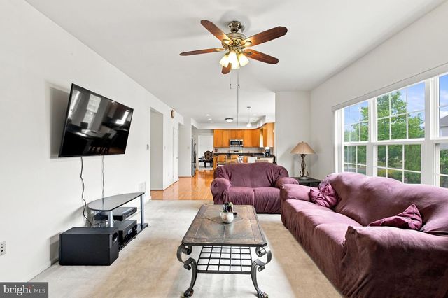 101 TENNYSON LN, North Wales, PA 19454