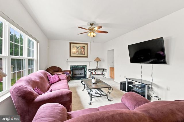 101 TENNYSON LN, North Wales, PA 19454