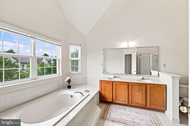 101 TENNYSON LN, North Wales, PA 19454