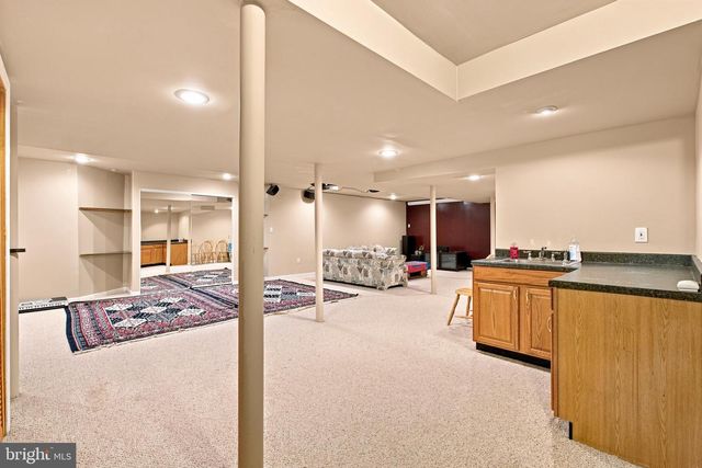 101 TENNYSON LN, North Wales, PA 19454