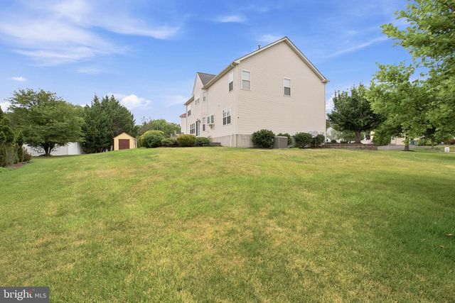 101 TENNYSON LN, North Wales, PA 19454