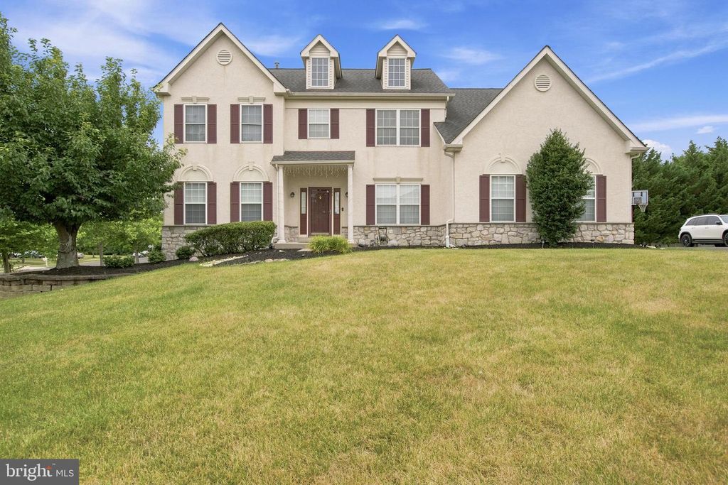 101 TENNYSON LN, North Wales, PA 19454
