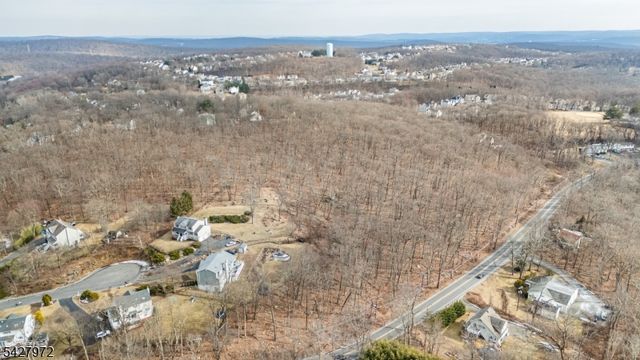 172 Espanong Rd, Jefferson Twp., NJ 07849