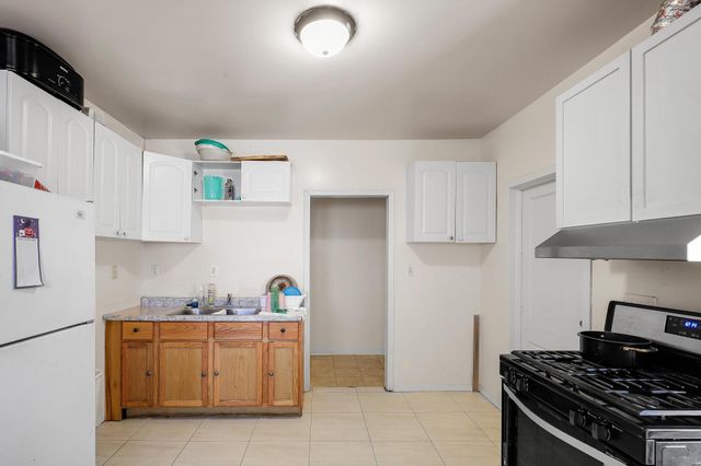 918 Queen Avenue N, Minneapolis, MN 55411