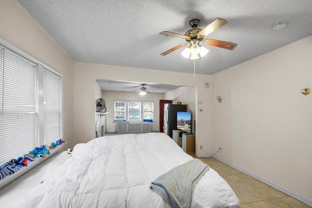 918 Queen Avenue N, Minneapolis, MN 55411