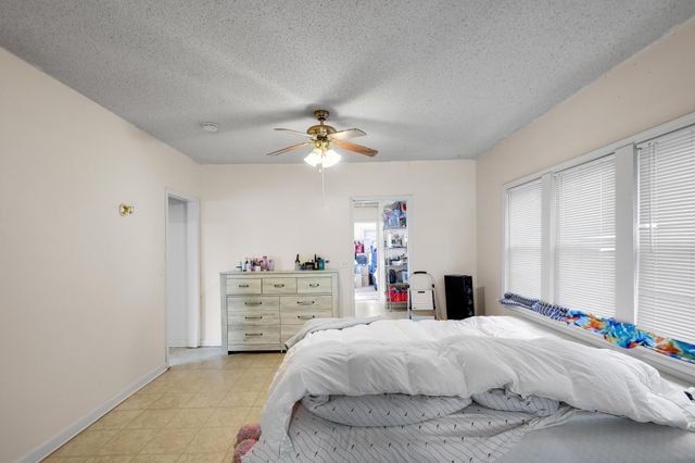 918 Queen Avenue N, Minneapolis, MN 55411