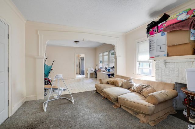 918 Queen Avenue N, Minneapolis, MN 55411