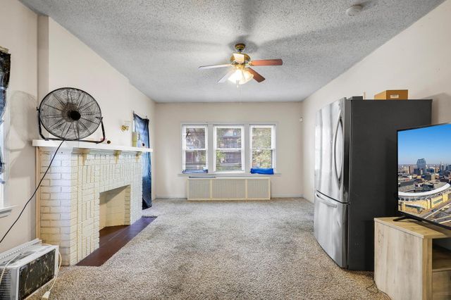 918 Queen Avenue N, Minneapolis, MN 55411