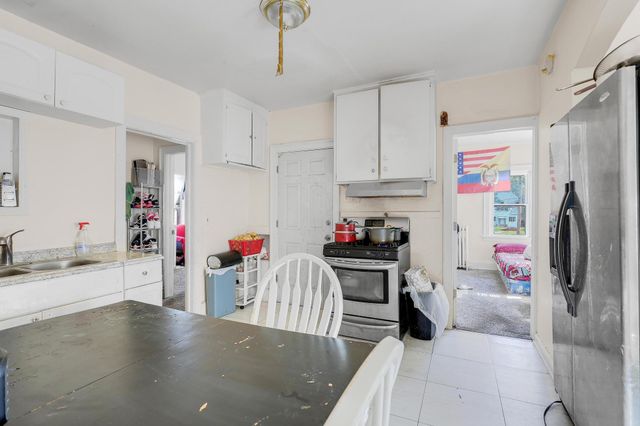 918 Queen Avenue N, Minneapolis, MN 55411