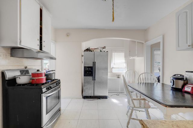 918 Queen Avenue N, Minneapolis, MN 55411