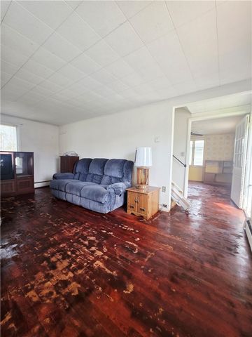 553 Constitution Cir, Clairton, PA 15025