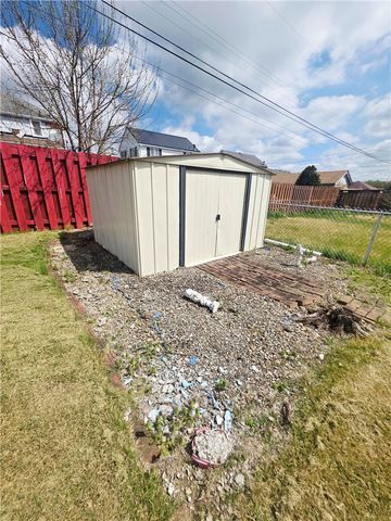 553 Constitution Cir, Clairton, PA 15025