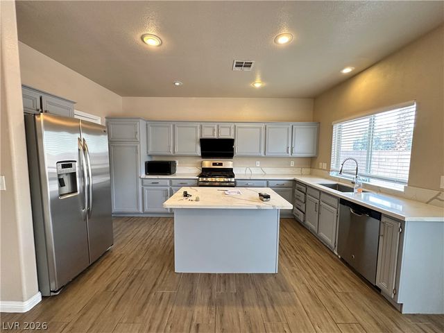 2024 Shining Feather Lane, Las Vegas, NV 89134