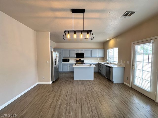 2024 Shining Feather Lane, Las Vegas, NV 89134