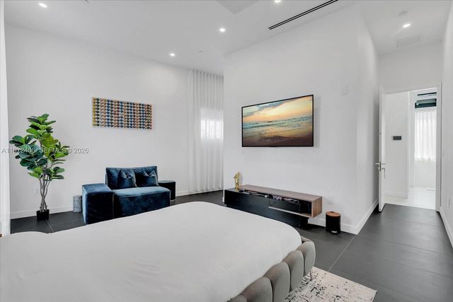 11 Century Ln, Miami Beach, FL 33139