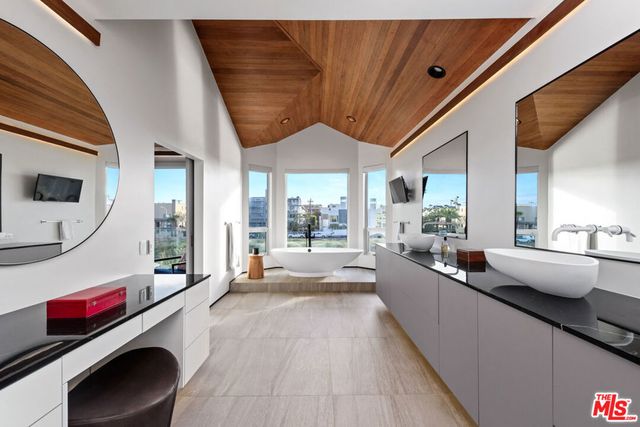 4411 Roma Court, Marina Del Rey, CA 90292