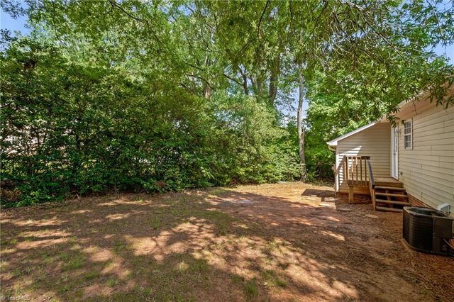 2497 E Sprague Street, Winston-salem, NC 27107