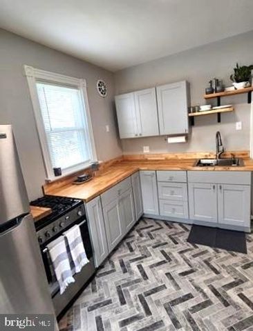 39 N WELLS AVE, Glenolden, PA 19036