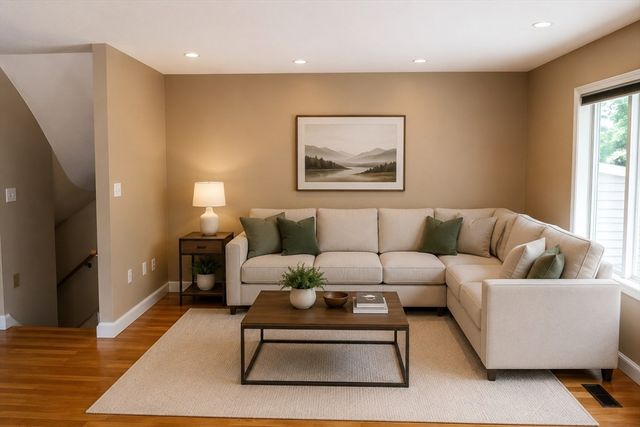 701 Sherwood Forest Ln 701, Saugus, MA 01906