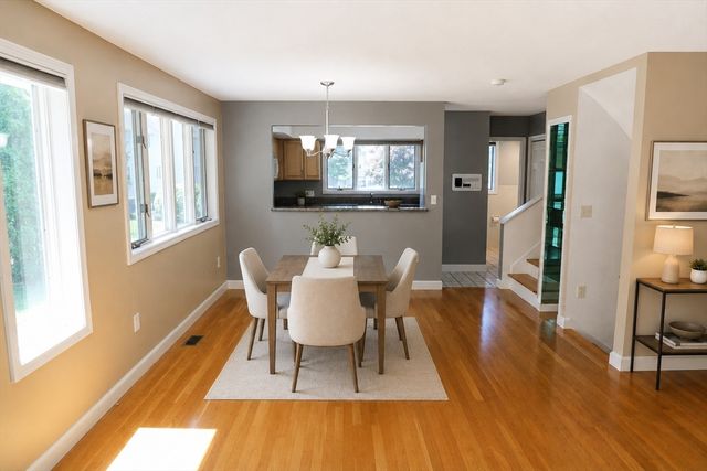701 Sherwood Forest Ln 701, Saugus, MA 01906