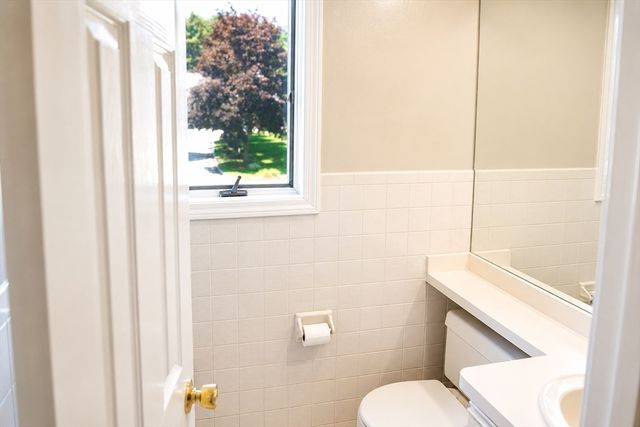701 Sherwood Forest Ln 701, Saugus, MA 01906