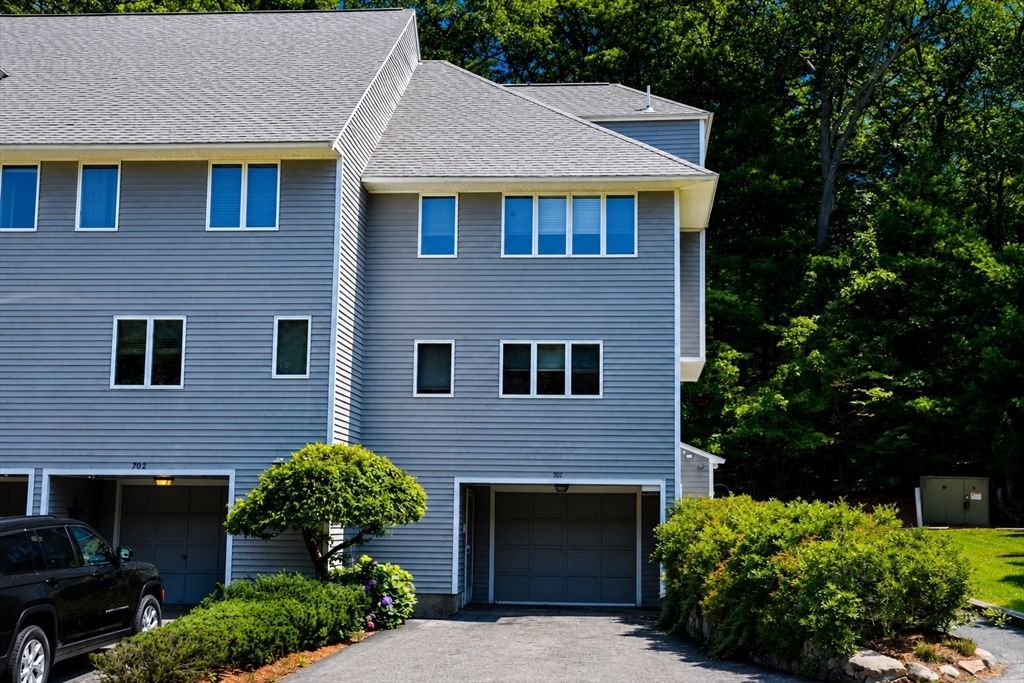 701 Sherwood Forest Ln 701, Saugus, MA 01906