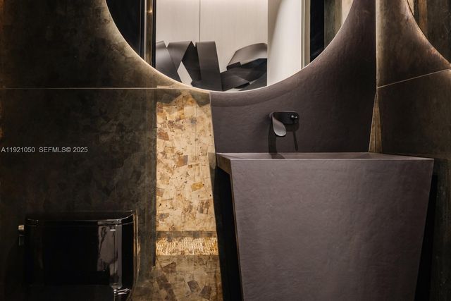 5875 Collins Ave 902, Miami Beach, FL 33140