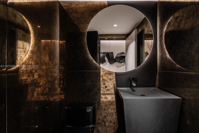 5875 Collins Ave 902, Miami Beach, FL 33140