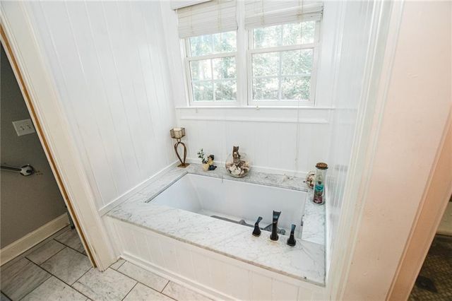 1011 Lakeside Court, Bishop, GA 30621