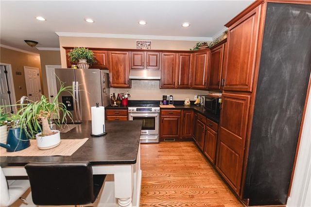 1011 Lakeside Court, Bishop, GA 30621