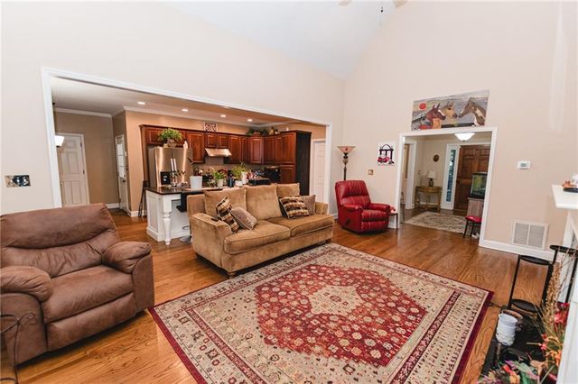 1011 Lakeside Court, Bishop, GA 30621