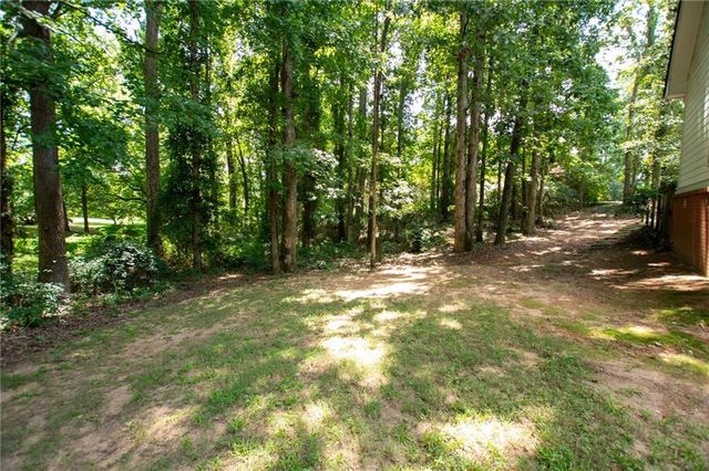 1011 Lakeside Court, Bishop, GA 30621
