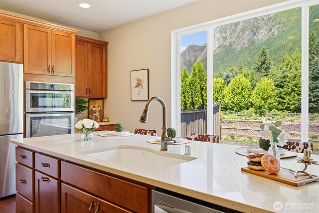 938 NE 4th, North Bend, WA 98045