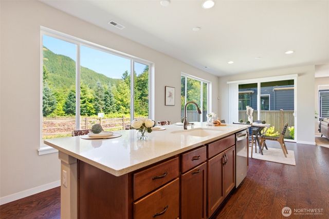 938 NE 4th, North Bend, WA 98045