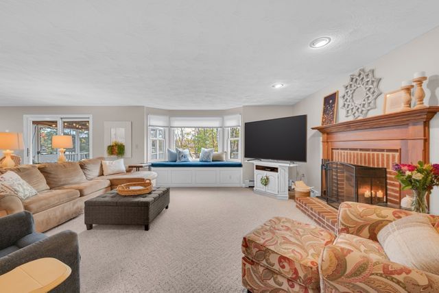 108 Linwood St, Uxbridge, MA 01569