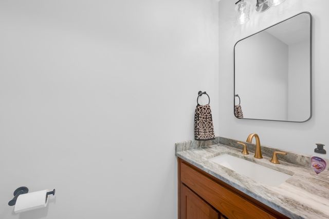 108 Linwood St, Uxbridge, MA 01569