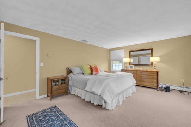 108 Linwood St, Uxbridge, MA 01569
