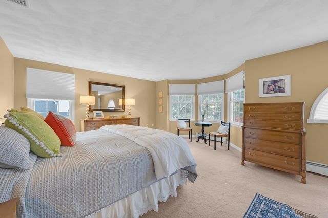 108 Linwood St, Uxbridge, MA 01569