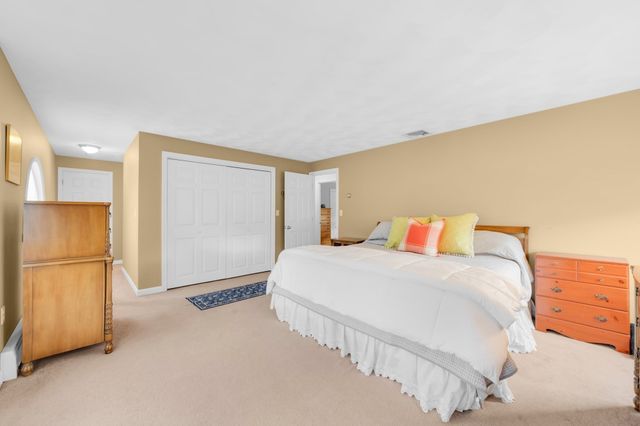 108 Linwood St, Uxbridge, MA 01569