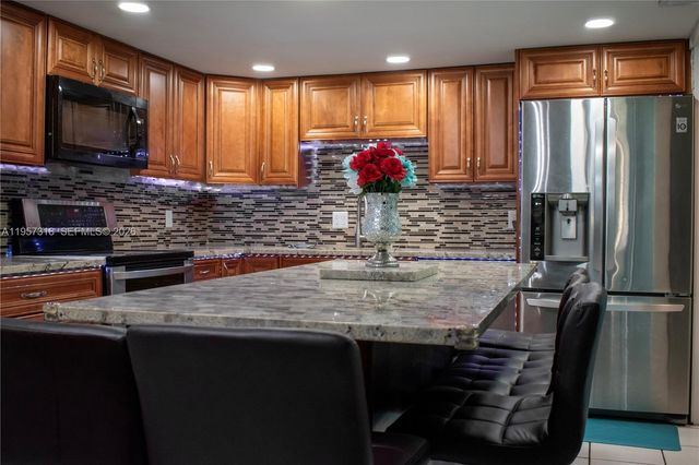 4144 Inverrary Dr 15G, Lauderhill, FL 33319