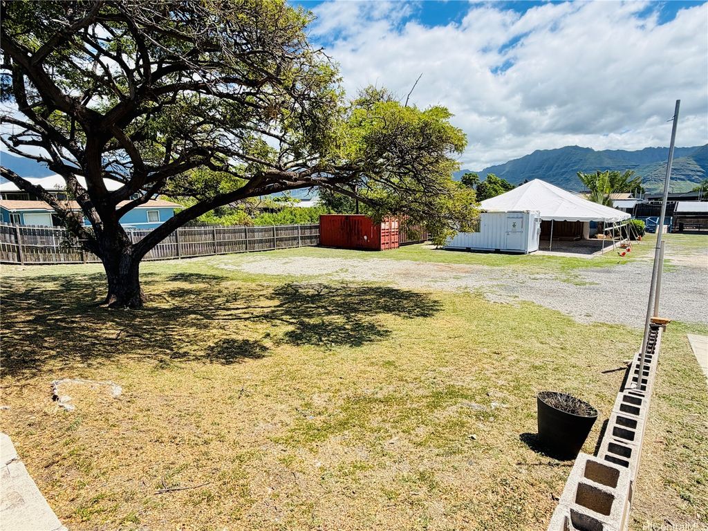 87-666 Farrington Highway, Waianae, HI 96792