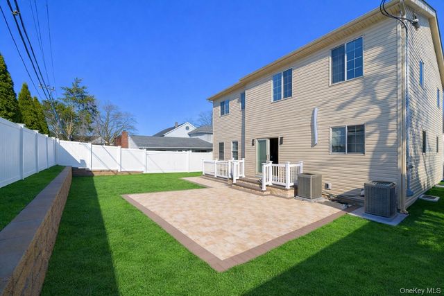 102 Cotton Lane, Levittown, NY 11756