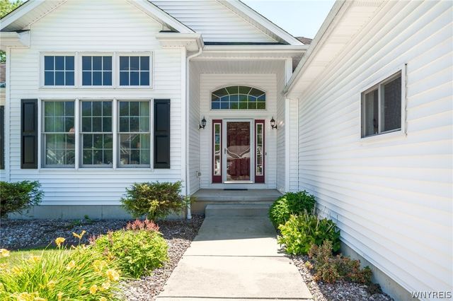 3548 Northcreek Run, Wheatfield, NY 14120