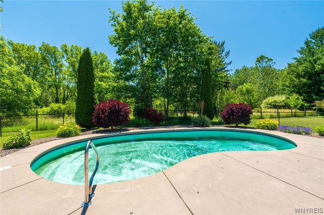 3548 Northcreek Run, Wheatfield, NY 14120