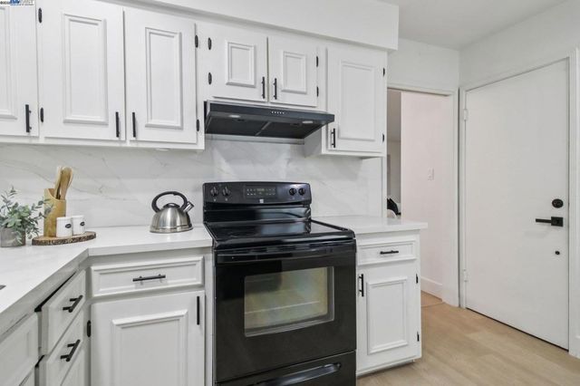 16045 Via Cordoba, San Lorenzo, CA 94580