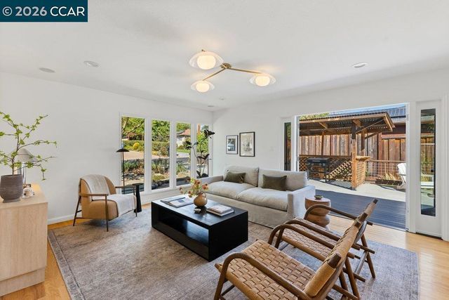 1122 Juanita Dr, Lafayette, CA 94595