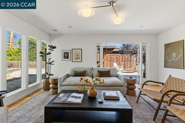 1122 Juanita Dr, Lafayette, CA 94595