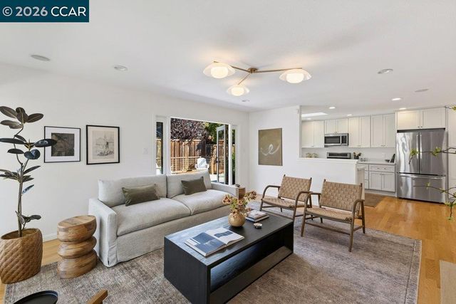 1122 Juanita Dr, Lafayette, CA 94595