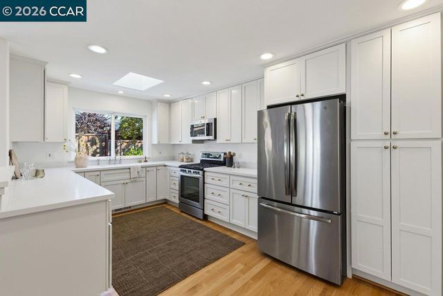 1122 Juanita Dr, Lafayette, CA 94595