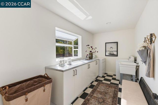 1122 Juanita Dr, Lafayette, CA 94595